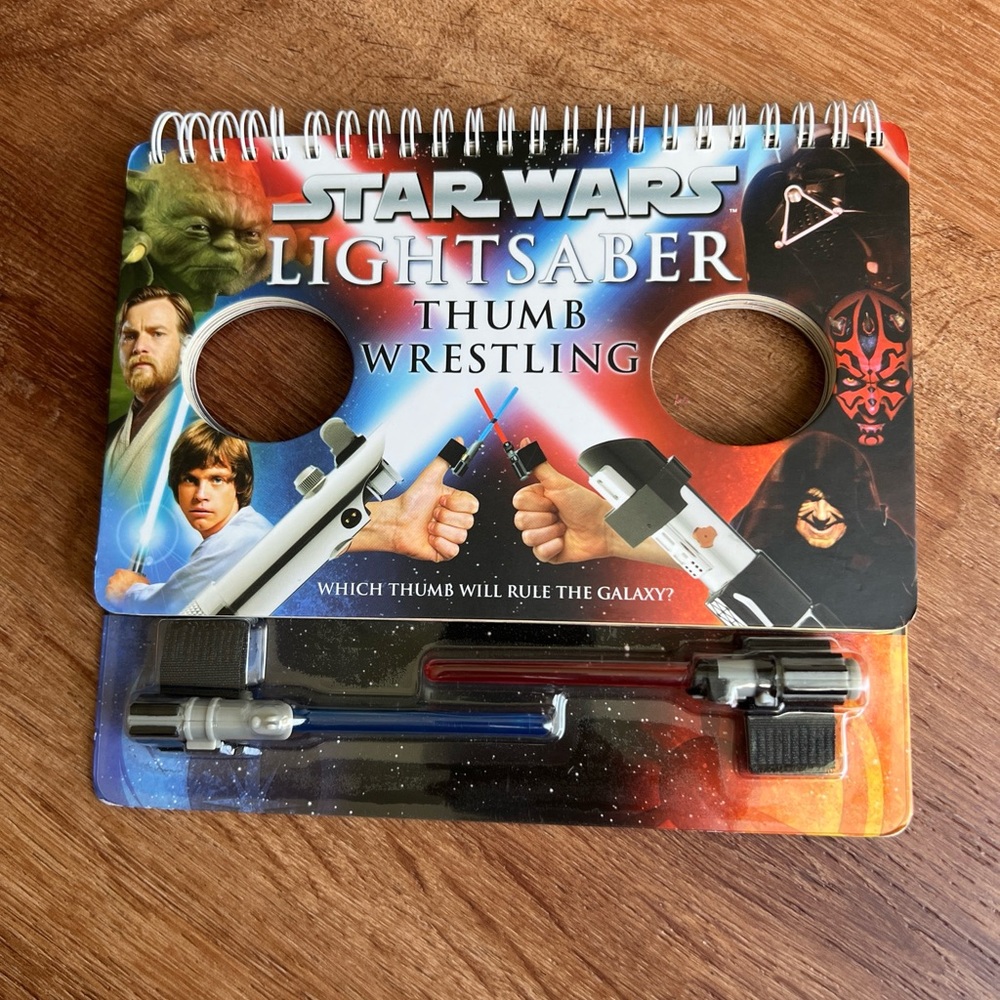 Star Wars Lightsaber Thumb Wrestling: (Lightsaber Book Games).E12